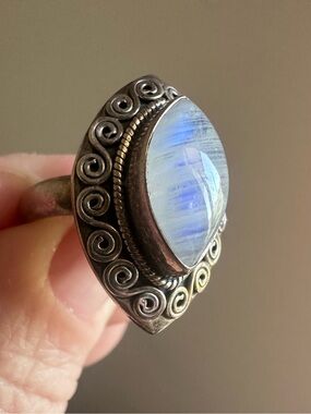 DOUG PAULUS Sterling Silver Rainbow Moonstone Size 8 (STAMPED)